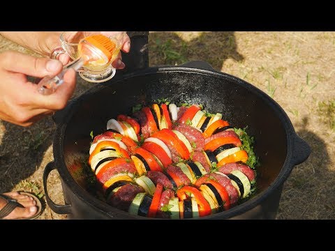 Видео: РАТАТУЙ С МЯСОМ В КАЗАНЕ НА КОСТРЕ