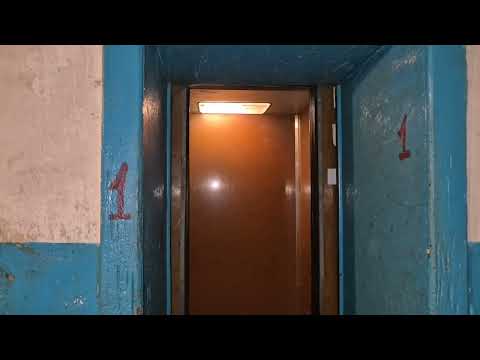 Видео: Старый лифт СпЛЗ 1973 г. на частотнике, Г/П 350 кг, V=0,65 м/сек (г. Каменское)