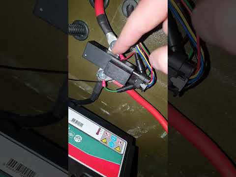 Видео: Установка второго акб через реле развязки УРА-400.