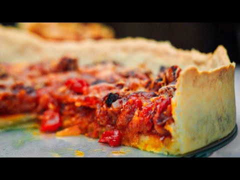 Видео: КИШ С КОПЧЕНЫМИ КОЛБАСКАМИ ЧОРИЗО И ЗАПЕЧЕННЫМИ ПЕРЦАМИ по рецепту Джейми Оливера