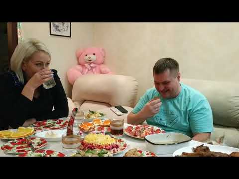 Видео: Встречаем гостей// Отмечаем Новый Год 🎄 с кумовьями 🎅 Застолье и веселье 🔥