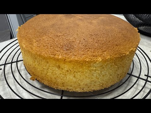 Видео: Пеку бисквит на горячем молоке,кто со мной?