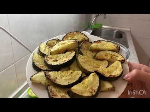 Видео: Запечённые кабачки в аэрогриле! Сырники на кукурузной и кокосовой муке! Готовим просто!