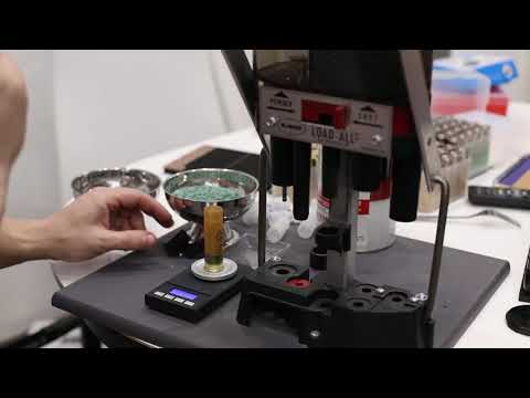 Видео: Снаряжение патронов 12 калибра