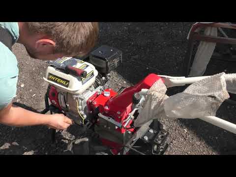 Видео: Маленький мотоблок - большая проблема? Клинит движок? Ремонт? Замена масла и воздушного фильтра