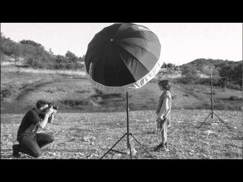 Видео: Simple portraits - отворен семинар с Ивайло Петров във ФотоСинтезис Арт Център