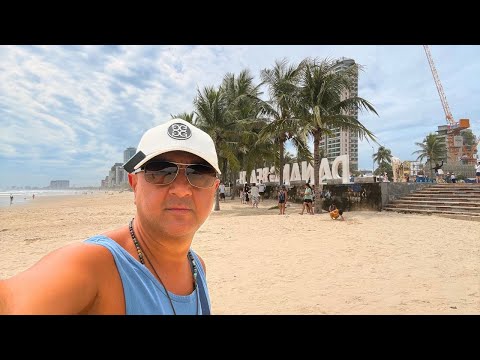 Видео: Изучение пляжа Фам Ван Донг | Прогулка по пляжу Дананга во Вьетнаме