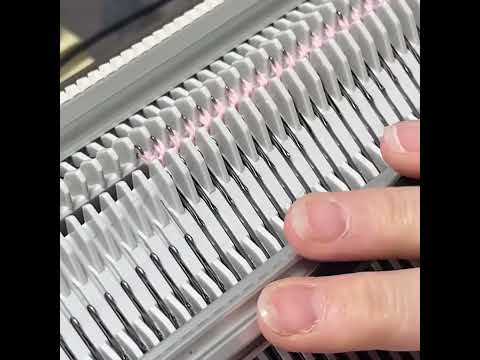 Видео: Способ закрытия петель на Пассап е6000. Pfaff Passap e6000. 