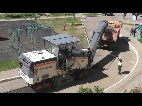 Видео: Дорожная фреза Wirtgen W150CF режет асфальт часть 1