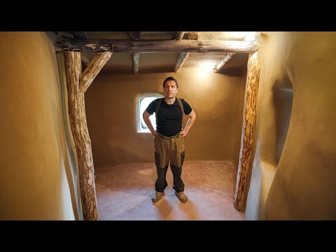 Видео: Штукатурка глиной в саманном доме