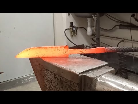 Видео: 15 Ковка ножа из дамасской стали 300 слоев | forging a blade from Damascus steel 300 layers
