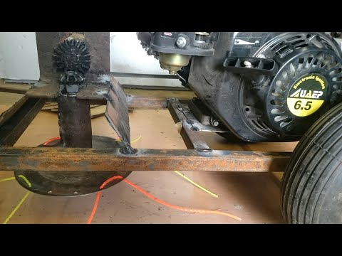 Видео: Ваше мнение? Самодельная газонокосилка