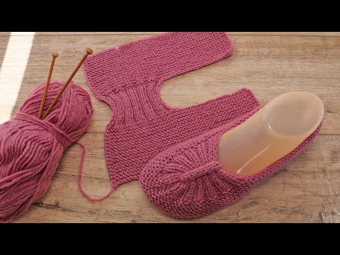 Видео: Новая модель – следки с перемычкой спицами 🍑 New model - knitted slippers