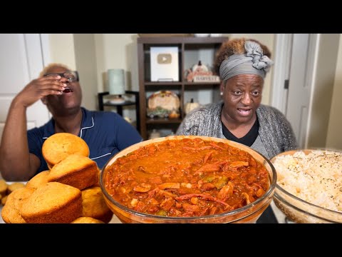 Видео: Моя мама пришла приготовить красную фасоль, рис и кукурузный хлеб 🍛 | Семейный кулинарный видеоблог