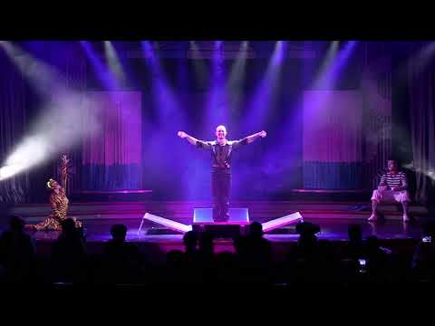 Видео: Juggler Denis Chindyaskin. Жонглер Денис Чиндяскин.