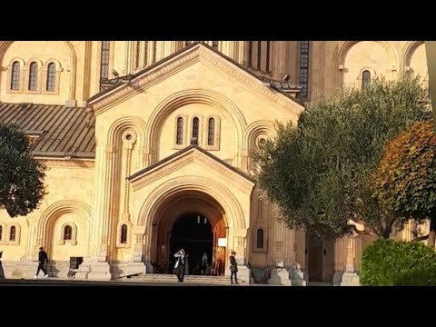 Видео: Кафедральный собор Святой Троицы, город Тбилиси, Грузия.