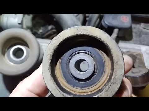 Видео: Замена ремней и роликов тлк 200 дизель.