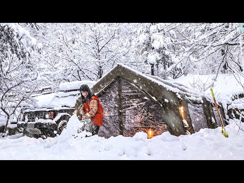 Видео: Сильный снегопад Кемпинг | Наслаждайтесь походом по снегу с надувной палаткой весом 55 кг.