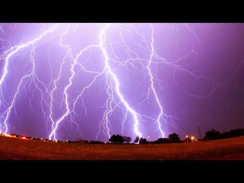Видео: 700 км! Самая Сильная Молния В Истории!  Удар Молнии
