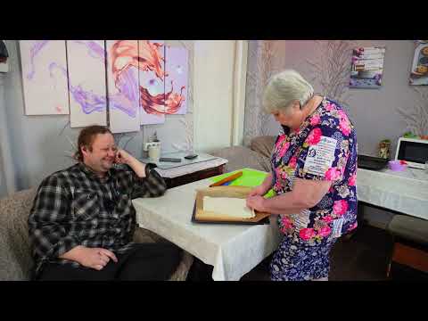 Видео: Как вкусно готовим и кушаем всей семьей рыбный пирог