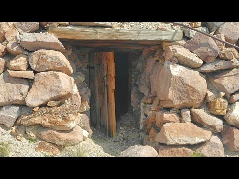 Видео: Одна из наших любимых шахт, которую мы исследовали. Лестницы, красивая натуральная древесина, кра...