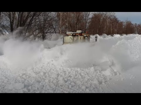 Видео: Трактор Кировец. Последствия сильной метели. Закатало всё.