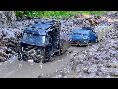 Видео: Volvo на ШИПАХ летом! Поможет ли такая резина против мощного FORD F-150? ... RC OFFroad 4x4