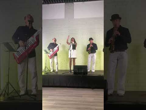 Видео: ВИА "Дорогие друзья" и Николай Гусев исполнили кавер-версии советских хитов. Фрагмент 1