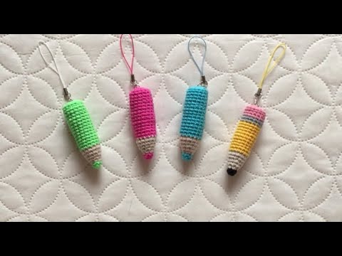 Видео: Как связать брелок Карандаш крючком | Мастер-класс | Кольцо Амигуруми