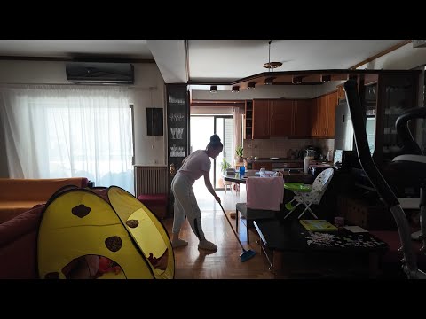 Видео: Нам за всю жизнь это не использовать. Забитые шкафы запасами свекрови. 