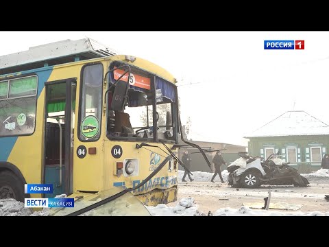 Видео: Смертельная авария в Абакане. Машину разорвало на части, девушка-водитель погибла