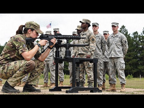 Видео: Морпехи смеялись над "бестолковой" девушкой... Пока она не сделала НЕВОЗМОЖНЫЙ выстрел!