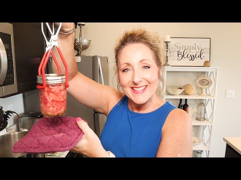 Видео: Домашний консервированный кисло-сладкий маринованный красный лук ~ Консервирование небольшими пар...