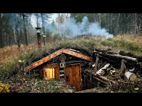 Видео: ЗЕМЛЯНКА в ЛЕСУ - САУНА затоплена | ГОСТИ НАТВОРИЛИ дел | ГРИБНОЙ СУП с салом