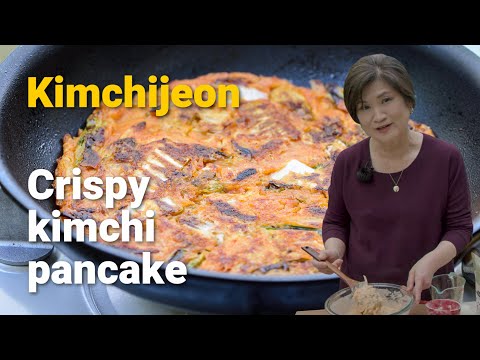 Видео: Как приготовить хрустящие блинчики с кимчи (Kimchijeon 김치전)