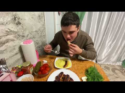 Видео: Мама испекла вкуснятину, у нас гости 😃