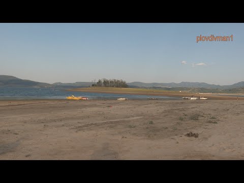 Видео: Къде изчезва водата от язовир Батак?