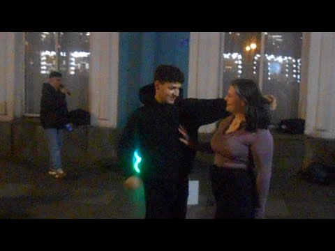 Видео: Уличные музыканты Питер Даниил Капустин на Невском 27 октября ч6 - Как быть