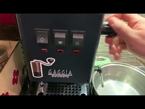 Видео: Очистка gaggia classic pro от накипи и не только!! /Descaling the gaggia classic pro and more!