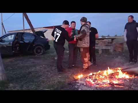 Видео: Рыбалка, уха, песни под гармонь. Отдыхаем в кругу друзей.