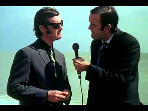 Видео: Монти Пайтон -- Прыжок через Ла-Манш