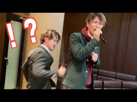 Видео: Караоке-баттл за обедом.