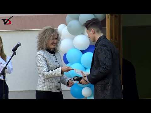 Видео: ЕГ "Гео Милев" изпрати тържествено 126 абитуриенти