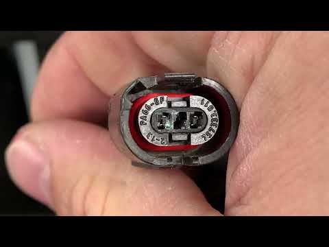 Видео: Проблема с концевиком капота на LADA Granta FL, откуда там вода ? Дайте советы!