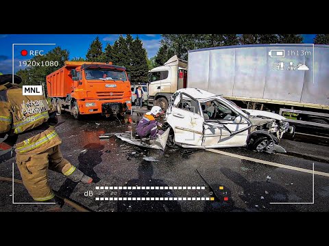 Видео: Глазами пожарных #32: Мотогруппа.ДТП на М10, фура и пять легковых машин.