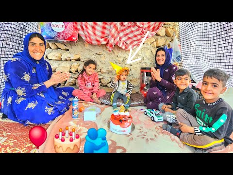 Видео: Заботливое сообщество устраивает вечеринку в честь дня рождения бездомной девочки-сироты