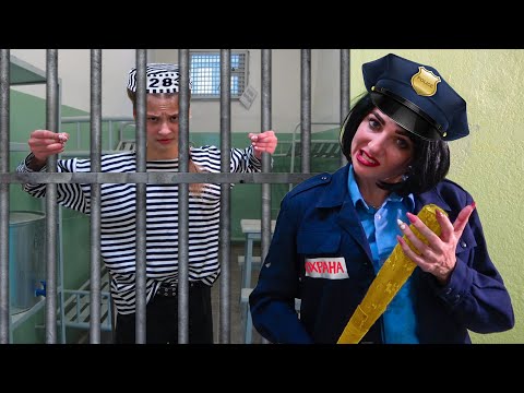 Видео: ПОБЕГ из ТЮРМЫ! Лера оказалась ВЗАПЕРТИ не СЛУЧАЙНО! Крэйзи шоу