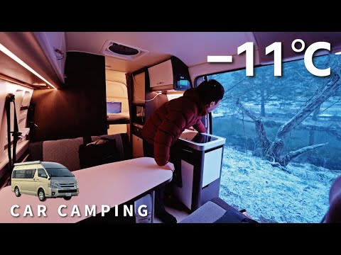 Видео: [Зимний автомобильный кемпинг] -11℃ снег. Берег пруда. Суровая ночь в Сиракаваго [кемпер Hiace]