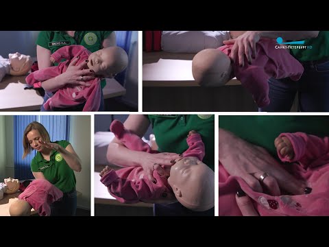 Видео: Не бойтесь стукнуть! Первая помощь при попадании инородного тела в дыхательные пути