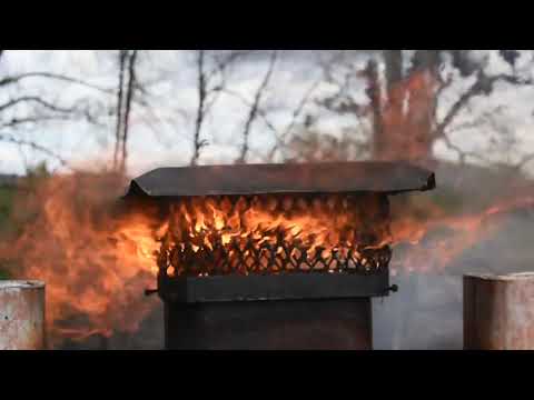 Видео: Пожар в дымоходе в реальном времени и последующая очистка